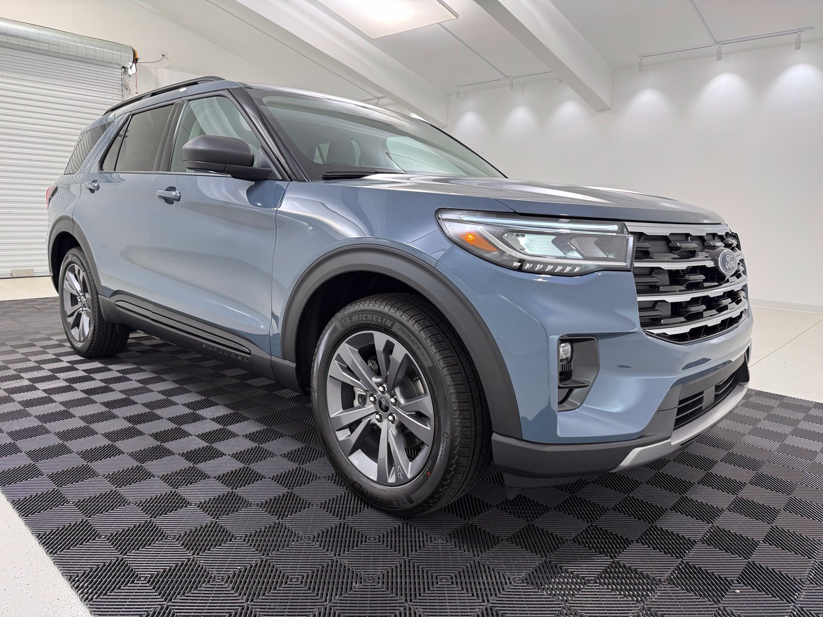 New 2026 Ford Explorer Active w/ Active Comfort Package AWD/4WD image 1