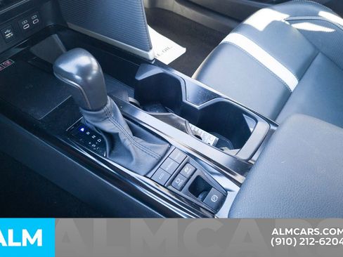 Used 2025 Toyota Camry SE image 27