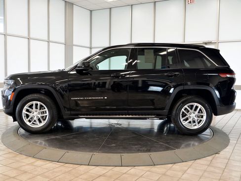 Used 2024 Jeep Grand Cherokee Laredo X AWD/4WD image 5