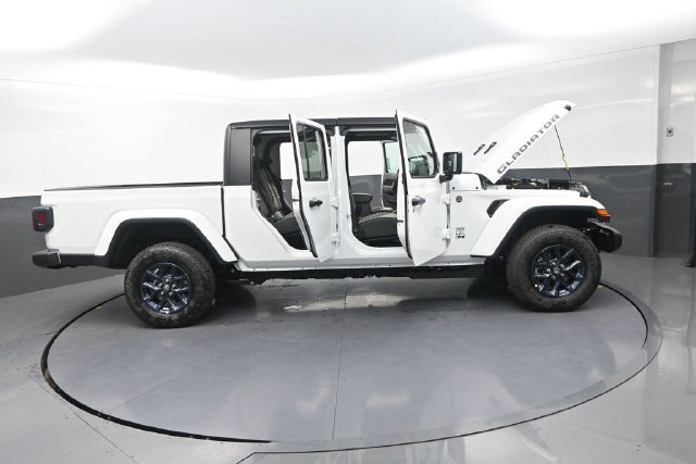 New 2026 Jeep Gladiator Sport AWD/4WD image 35