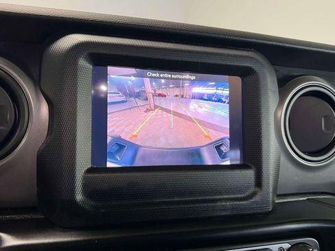 Used 2022 Jeep Gladiator Willys image 27
