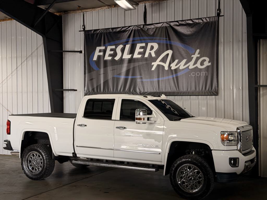 Used 2016 GMC Sierra 2500 Denali w/ Driver Alert Package AWD/4WD image 4