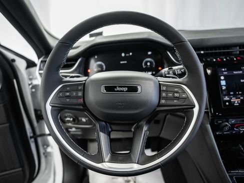 New 2025 Jeep Grand Cherokee L Altitude image 28