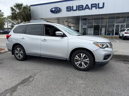 Used 2019 Nissan Pathfinder S image 1