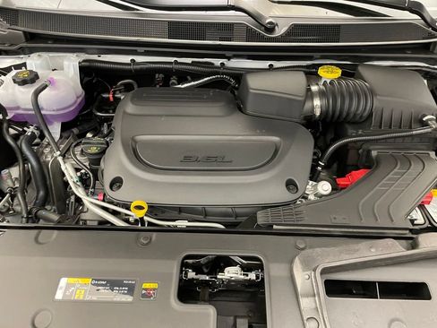 New 2027 Chrysler Pacifica Limited w/ S Appearance Package FWD image 19