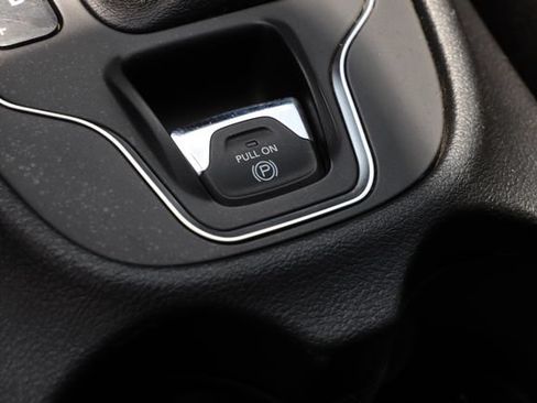 Used 2020 Jeep Cherokee Latitude w/ Cold Weather Group AWD/4WD image 26