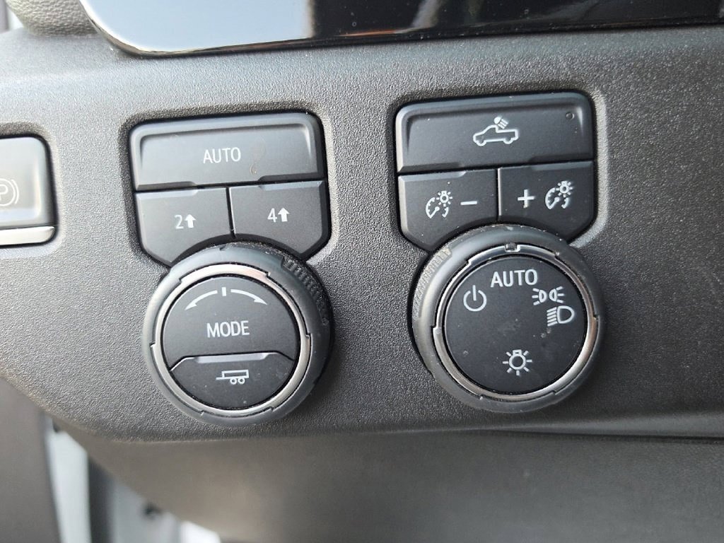 Used 2022 Chevrolet Silverado 1500 LT AWD/4WD image 10