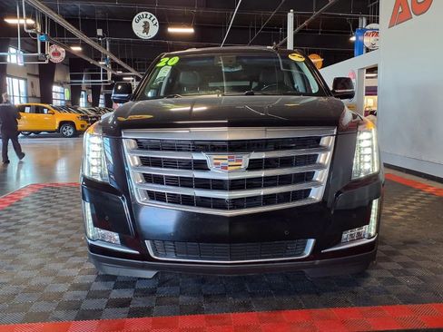 Used 2020 Cadillac Escalade Luxury image 2