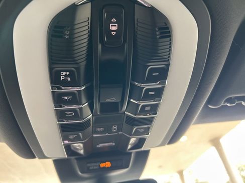 Used 2024 Porsche Macan image 48