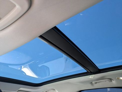 Used 2017 Jaguar F-PACE Prestige image 20