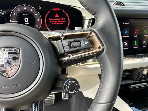 Certified 2025 Porsche Cayenne Turbo AWD/4WD image 22