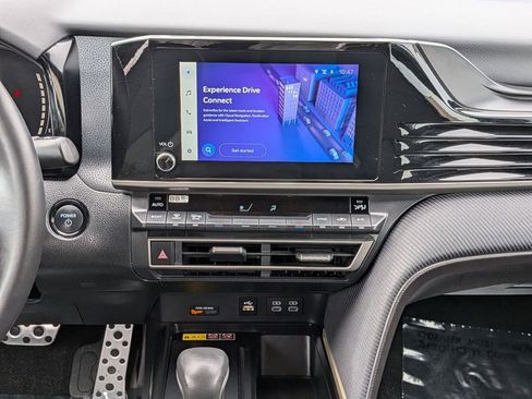 Used 2025 Toyota Camry SE image 19