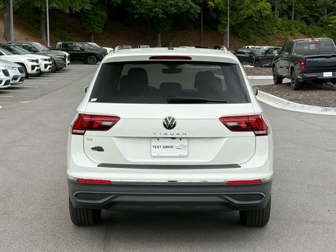 Used 2023 Volkswagen Tiguan SE image 4