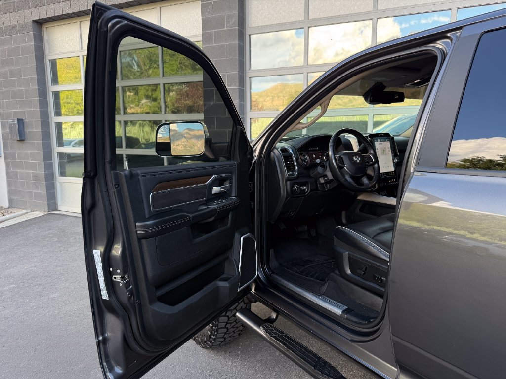 Used 2022 RAM 2500 Laramie AWD/4WD image 17