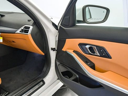 Used 2025 BMW 330i xDrive Sedan w/ Convenience Package image 17