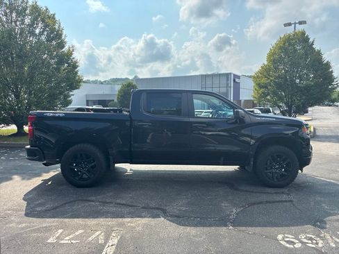 Used 2023 Chevrolet Silverado 1500 Custom AWD/4WD image 6