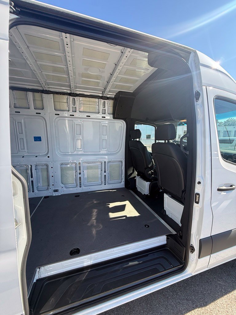 Used 2024 Mercedes-Benz Sprinter 2500 image 12