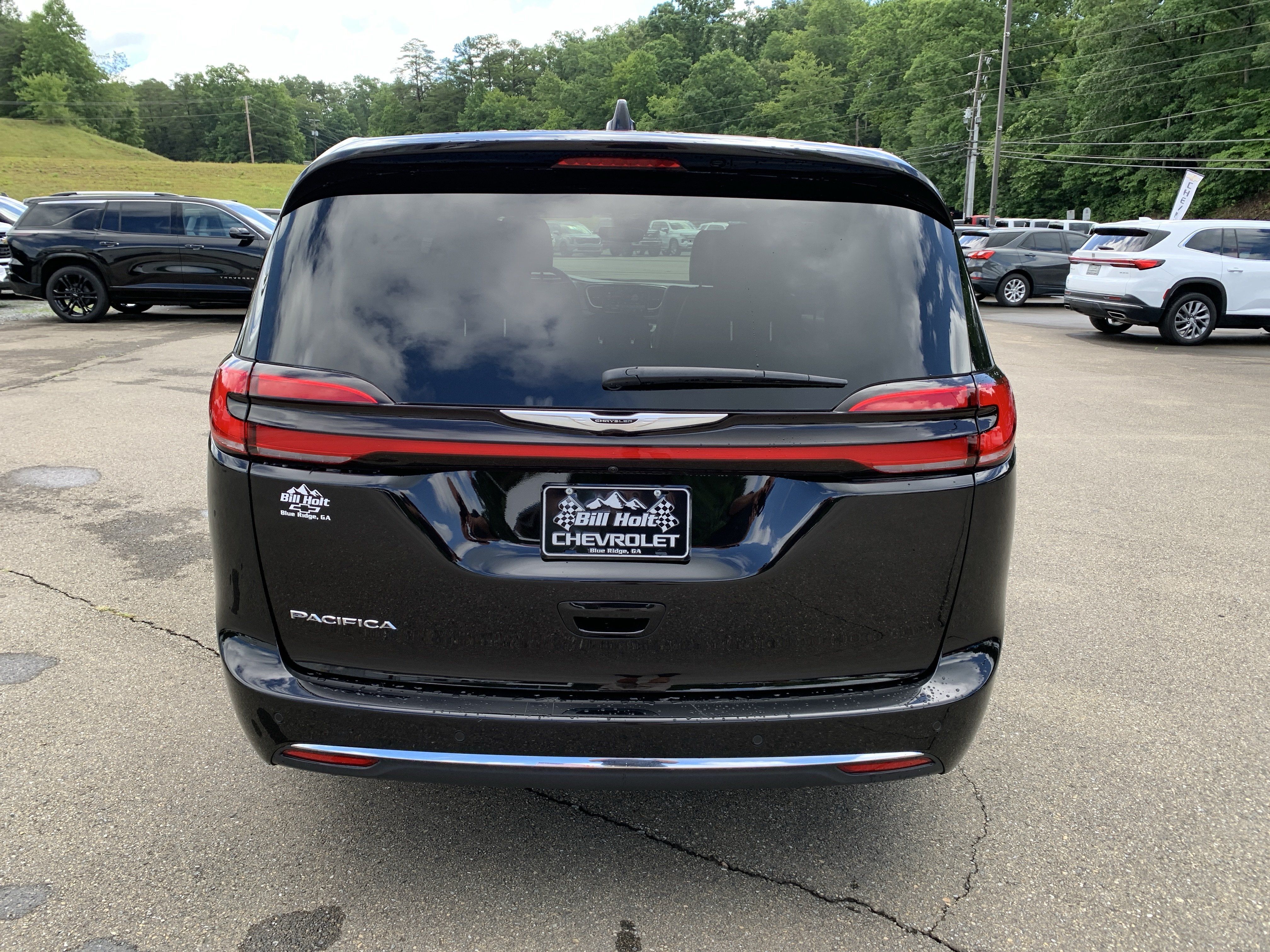 Used 2025 Chrysler Pacifica Select FWD image 13