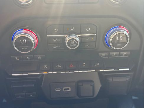Used 2020 GMC Sierra 1500 SLT RWD image 21
