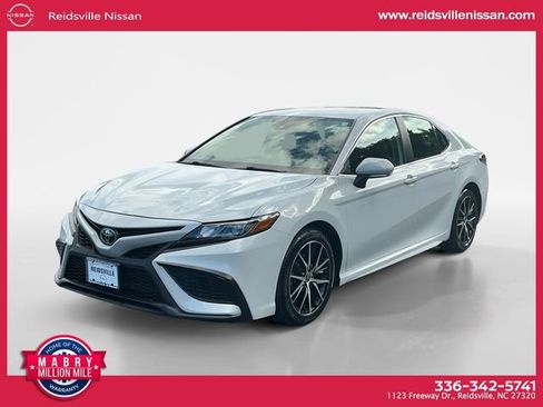 Used 2023 Toyota Camry SE image 1