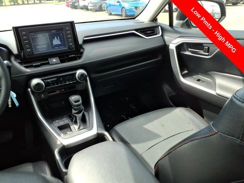 Used 2020 Toyota RAV4 LE FWD image 15