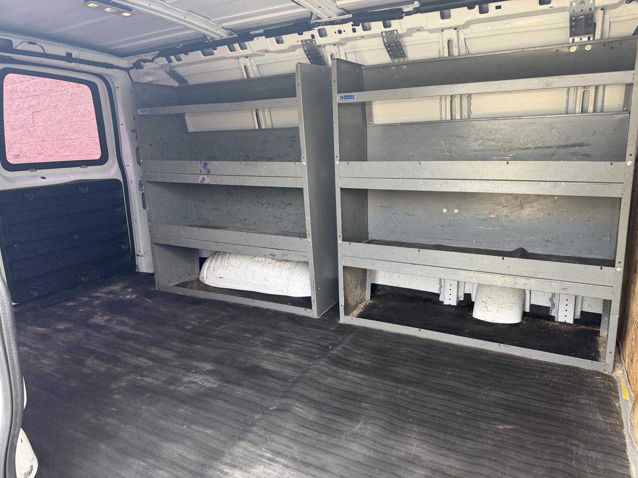Used 2015 Chevrolet Express 2500 RWD image 20