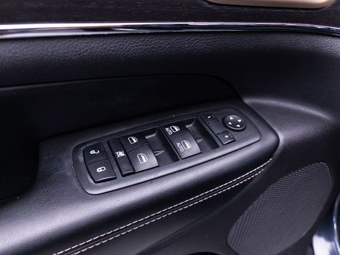 Used 2016 Jeep Grand Cherokee Limited AWD/4WD image 16
