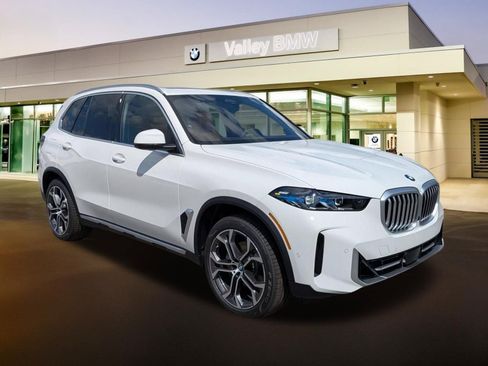 New 2026 BMW X5 xDrive40i w/ Premium Package AWD/4WD image 1
