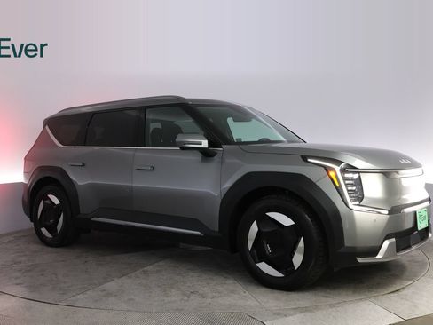 Used 2024 Kia EV9 Wind AWD/4WD image 14