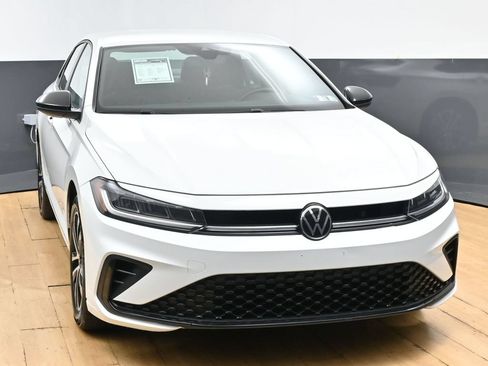 Used 2025 Volkswagen Jetta Sport FWD image 4