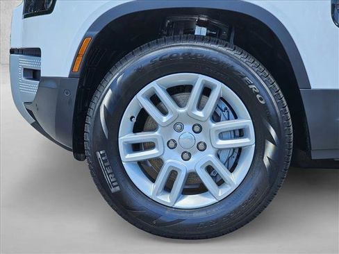 Used 2025 Land Rover Defender 130 S image 10