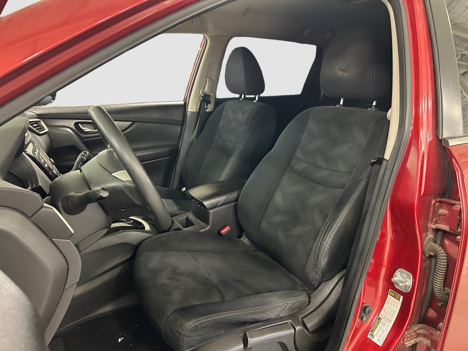Used 2016 Nissan Rogue S FWD image 12