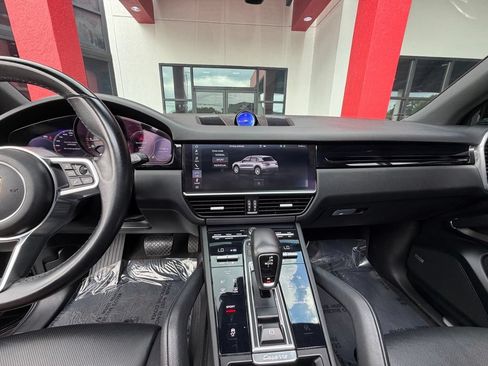 Used 2021 Porsche Cayenne AWD/4WD image 27