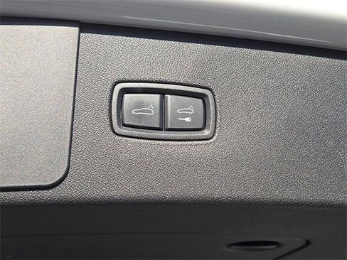 Used 2023 Porsche Cayenne image 35