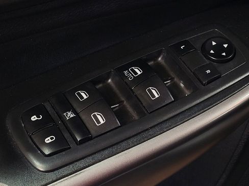 Used 2019 Jeep Cherokee Latitude w/ Popular Appearance Group FWD image 27