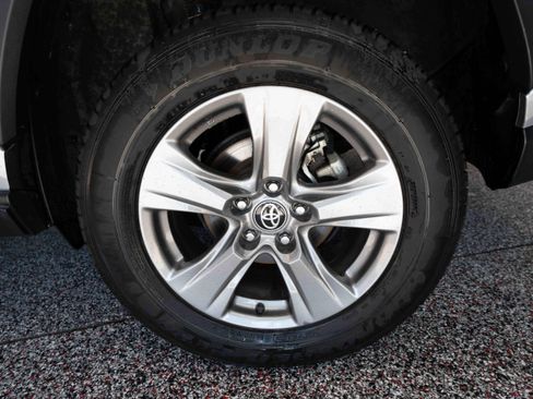 Used 2024 Toyota RAV4 XLE FWD image 29