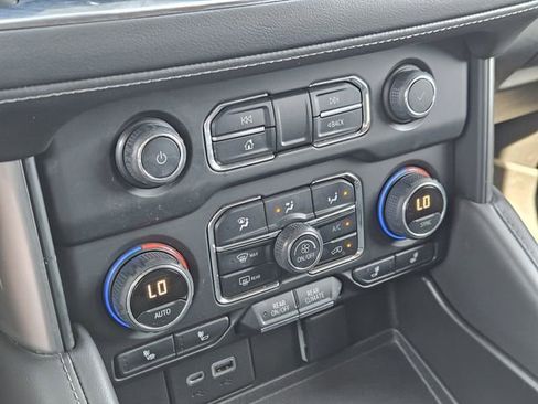 Used 2022 Chevrolet Tahoe Z71 w/ Luxury Package image 19