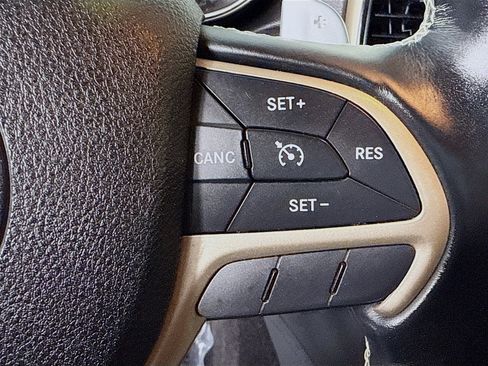 Used 2017 Jeep Grand Cherokee Limited image 15