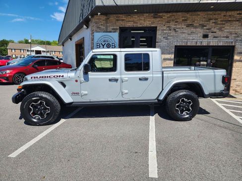 Used 2022 Jeep Gladiator Rubicon w/ Cold Weather Group AWD/4WD image 2