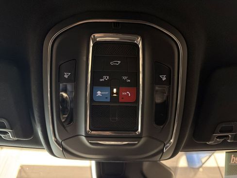 Used 2025 Jeep Grand Cherokee Limited image 23