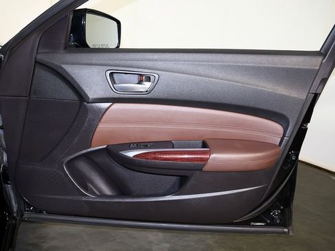 Used 2017 Acura TLX FWD image 31