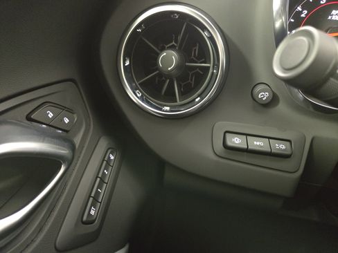 Certified 2022 Chevrolet Camaro SS image 28