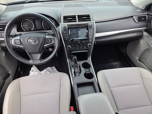Used 2017 Toyota Camry SE w/ Moonroof Package FWD image 9