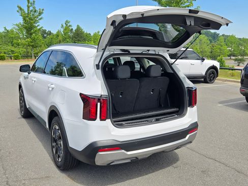 Used 2025 Kia Sorento S w/ Panoramic Sunroof Package FWD image 18
