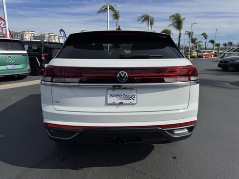 Used 2024 Volkswagen Atlas Cross Sport SE w/ Panoramic Sunroof Package image 9