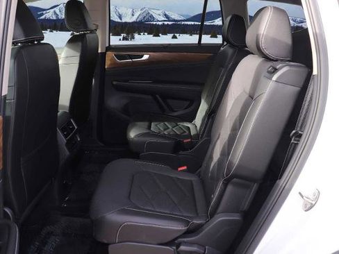 Used 2025 Volkswagen Atlas SE image 21