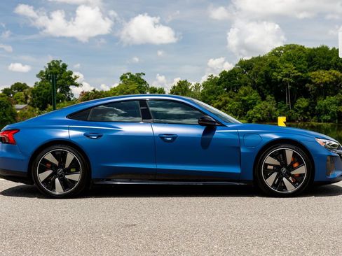 Used 2022 Audi RS e-tron GT w/ Carbon Performance Package AWD/4WD image 2