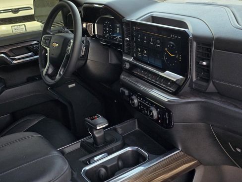 Used 2023 Chevrolet Silverado 1500 LTZ w/ Z71 Off-Road Package AWD/4WD image 7