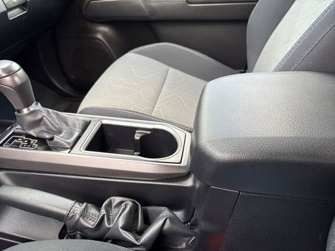 Used 2022 Toyota Tacoma TRD Off-Road image 3