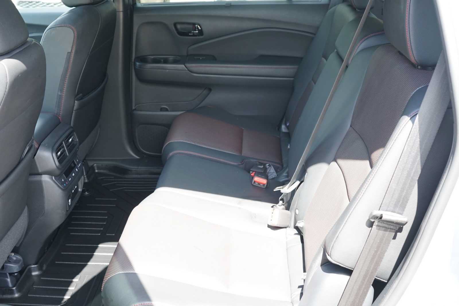 Used 2024 Honda Passport Black Edition image 17
